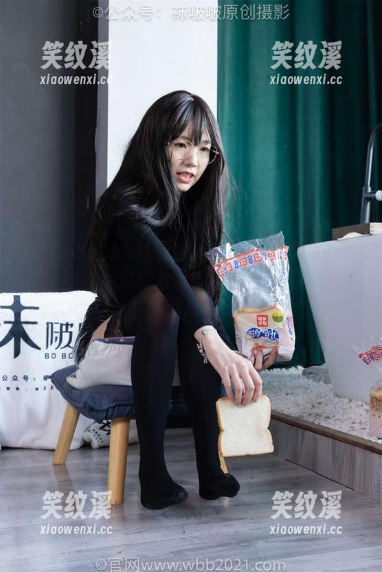BoBoSocks袜啵啵 - 甜甜圈的厚紫丝写真上线啦！最新分享，让我一秒陷入“罪恶”的手机屏幕里。