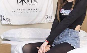 BoBoSocks袜啵啵 – 稚予的黑棉袜，原图一眼看去似乎简单，作品其实在悄悄地说着更多，我还想再翻阅几遍。