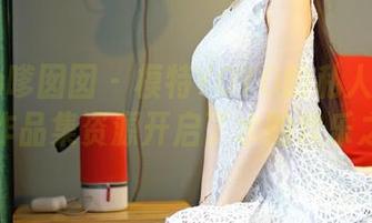 Feilin嗲囡囡 – 模特YOYO的私人泳池派对，作品集资源开启了水的欢乐之旅！