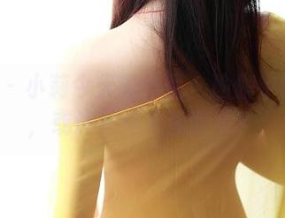 ROSI – 小莉今天的作品:瑜伽中的优雅,或许还适合摔跤呢?