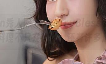 Xiuren秀人网 – CherryBlessU厨娘图集，料理不只在锅里，还有许多逗趣！