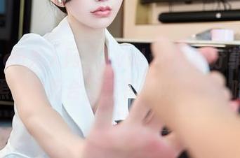 Xiuren秀人网 – Evelyn艾莉分享：白衬衫黑内衣组合，真有“内涵”，哈哈！