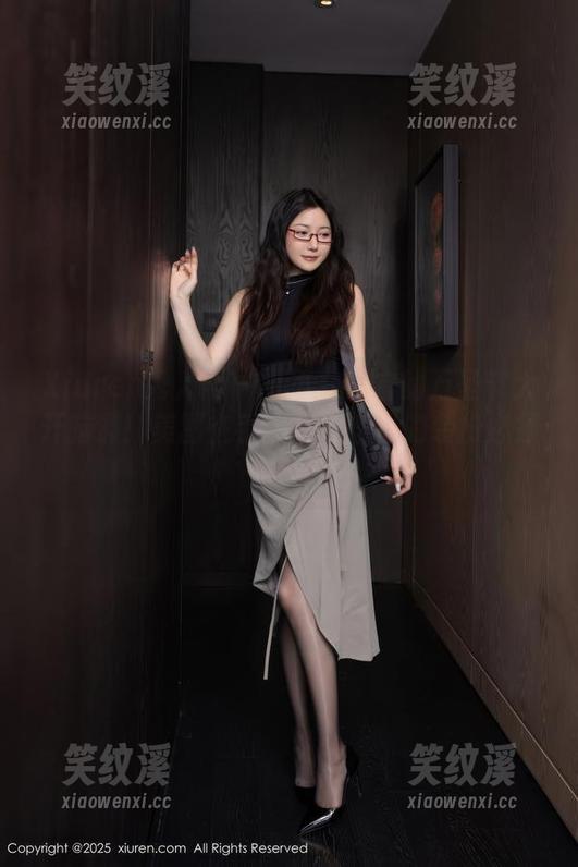 Xiuren秀人网-小小白思宜 Xiuren秀人网 - 小小白思宜的万圣节大开脑洞!美图在手,奇奇怪怪的装扮必须试!