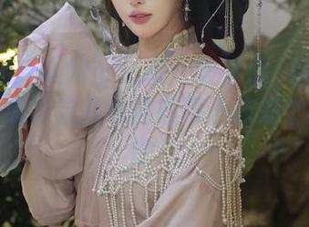 Xiuren秀人网 – 分享一波梦心玥的双马尾图集：说不定我也能在镜子前来个横空出世！
