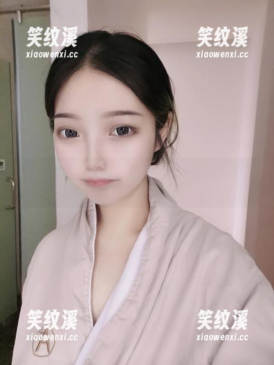 eloise软软的写真精选：在6月日常中悄然而至的柔情