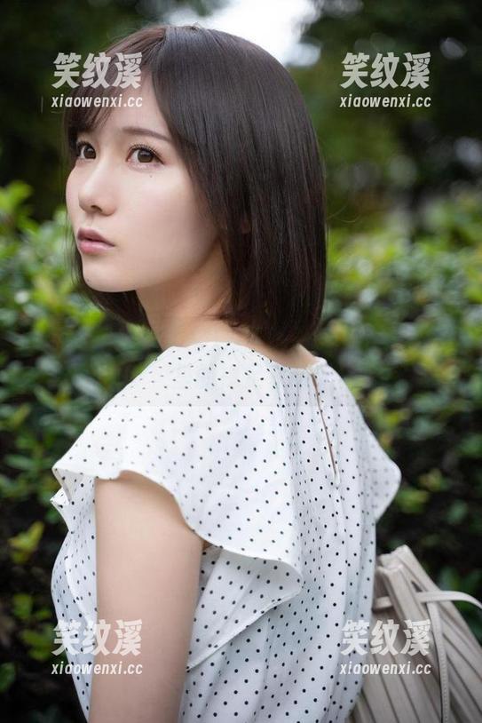 けん研(けんけん)为脚趾开个会——图库里的裸足专场