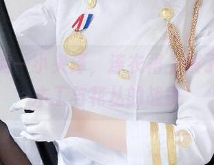 画像里的一小央泽,连衣裙上演了一场伐木工与花丛的战争