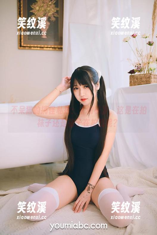 不呆猫 不呆猫的搞怪私拍:《棉袜》,这是在拍袜子还是袜子在拍我呢?