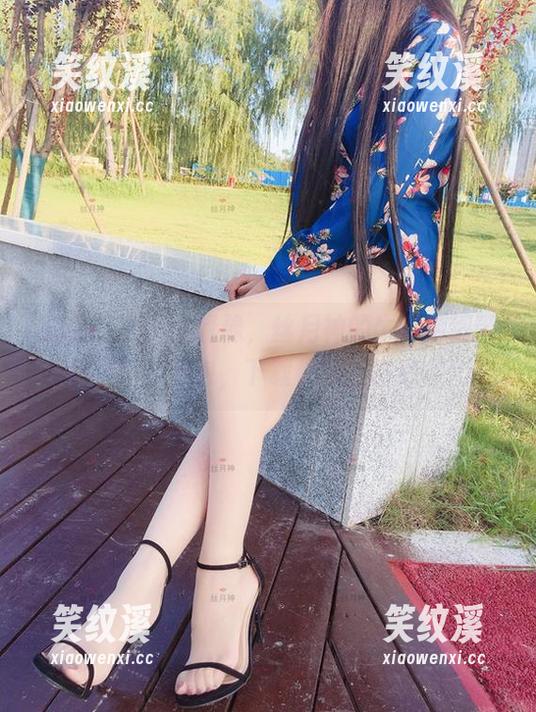 微密圈 - 不要犹豫，丝月神的牛仔裤细带高跟肉丝图包，下载快感直击心底！