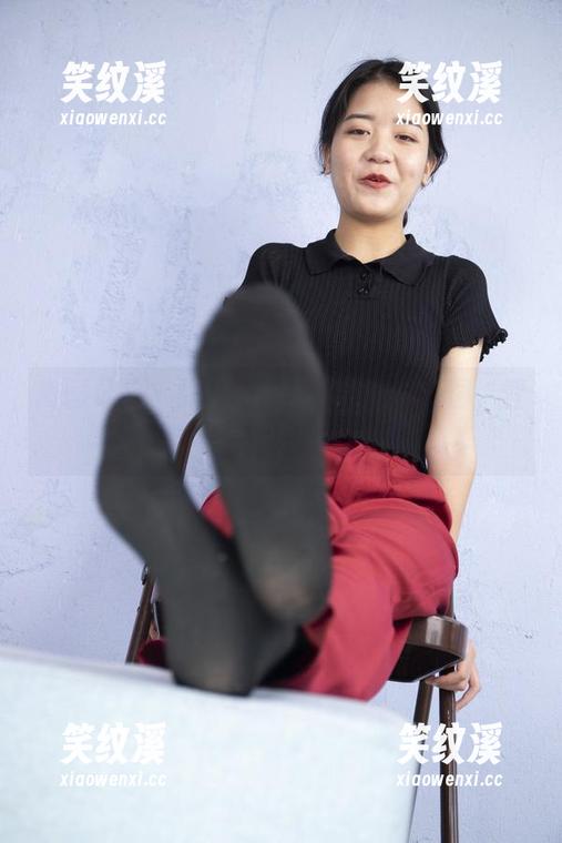 南国足艺-静儿 南国足艺 - 静儿的棉袜公主演绎套图,登上美脚排行榜
