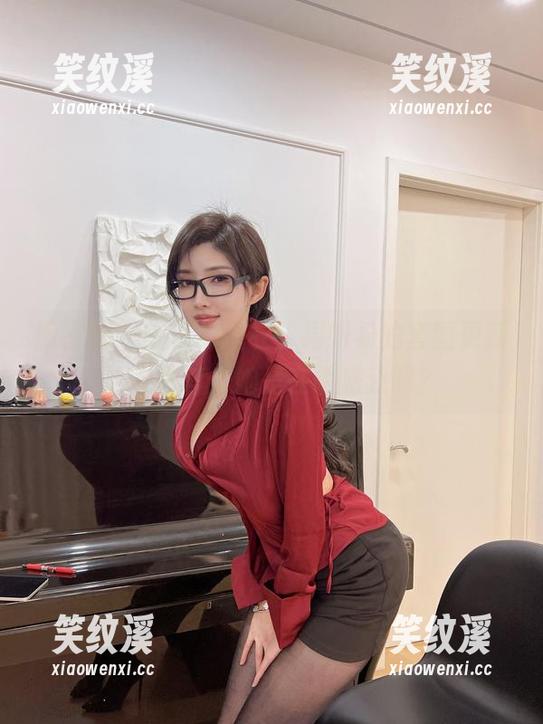 微密圈 - 就这身睡衣，周妍希的套图更新让人思考：她是在诱惑我吗？
