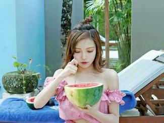 嗲囡囡 – 看到李梓熙的女王私拍合集，我果然想跪下叫她一声陛下。
