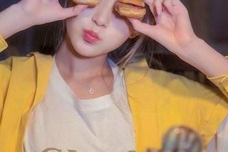 妖舞耳机和在下萝莉控ii的私拍，氛围太浓，我差点眩晕。