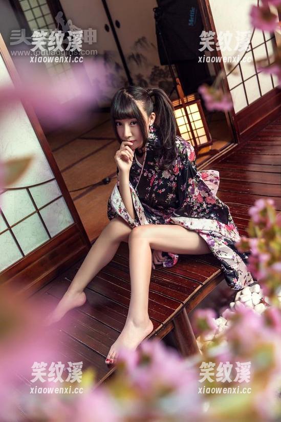 头条女神-梦心玥 头条女神 - 分享一波梦心玥的高清美照,顺便聊聊绿肚兜的奥妙!