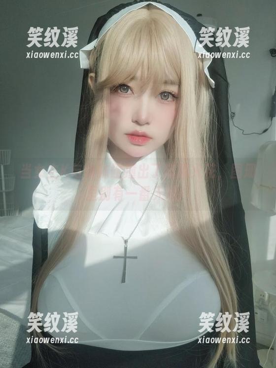 女主K 当女主K与丝袜碰撞出了高清火花,图册里别有一番天地!