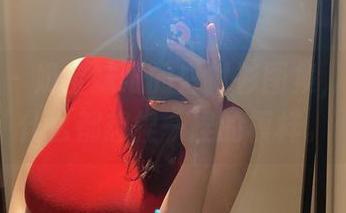 微密圈 – 奶宝妹纸的白衬衫图集，穿成了什么都想捏一捏的模样。