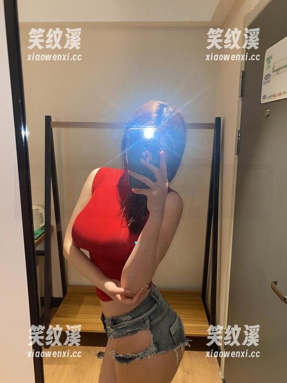 微密圈 - 奶宝妹纸的白衬衫图集，穿成了什么都想捏一捏的模样。