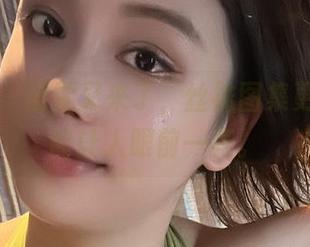 微密圈 – 奶雯又来了，丝袜图集更新，真能让人眼前一亮。