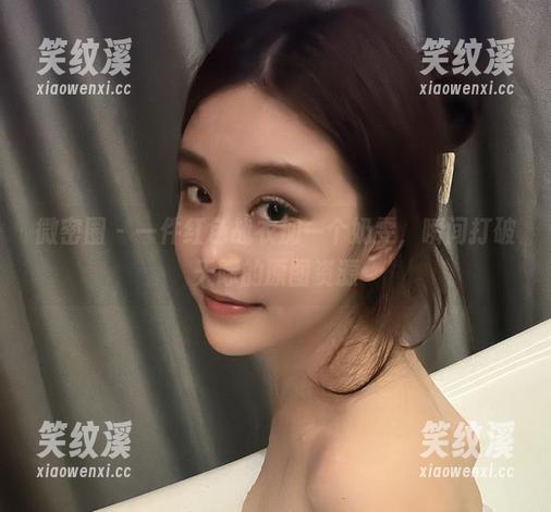 微密圈 - 一件红色战衣加一个奶雯，瞬间打破天际的原图资源