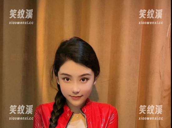 奶雯 微密圈 - 奶雯藏在黑色里,写真集如黑暗中的星星,呼唤着我
