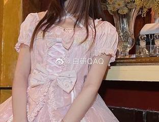 不别扭的兔女郎!妖君白研的高清创作值得反复下载,仅限八寸兔兔哦!