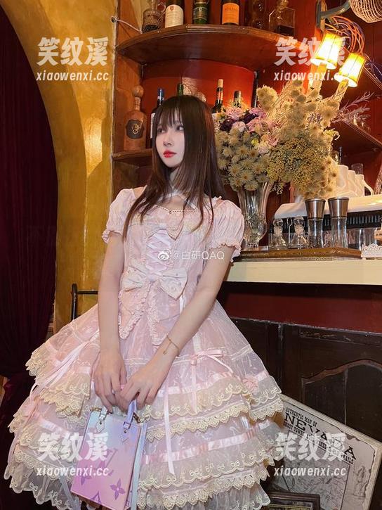 妖君白研 不别扭的兔女郎!妖君白研的高清创作值得反复下载,仅限八寸兔兔哦!