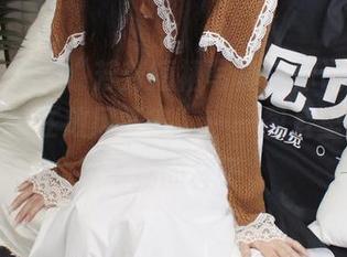 小众视觉 – “芳芳短裙写真：你说她在走秀，还是在放风筝？”——图片里，那裙摆飞扬的样子。