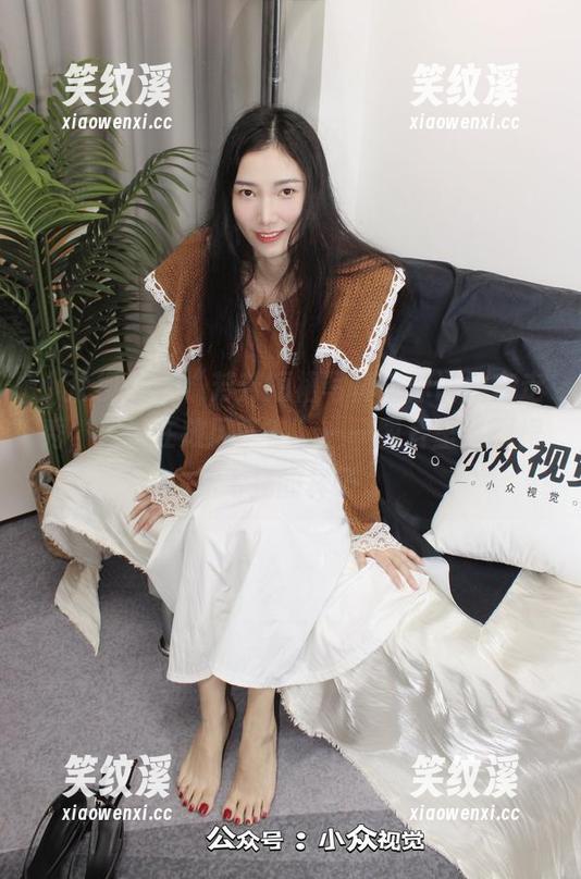 小众视觉-芳芳 小众视觉 - “芳芳短裙写真:你说她在走秀,还是在放风筝?”——图片里,那裙摆飞扬的样子。