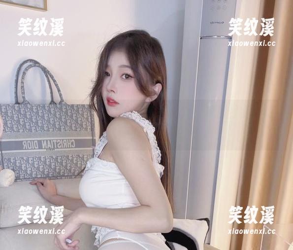 分享一组小小奶瓶儿的兔女郎cos，嗯就是那种让人眼睛停不下来的效果！