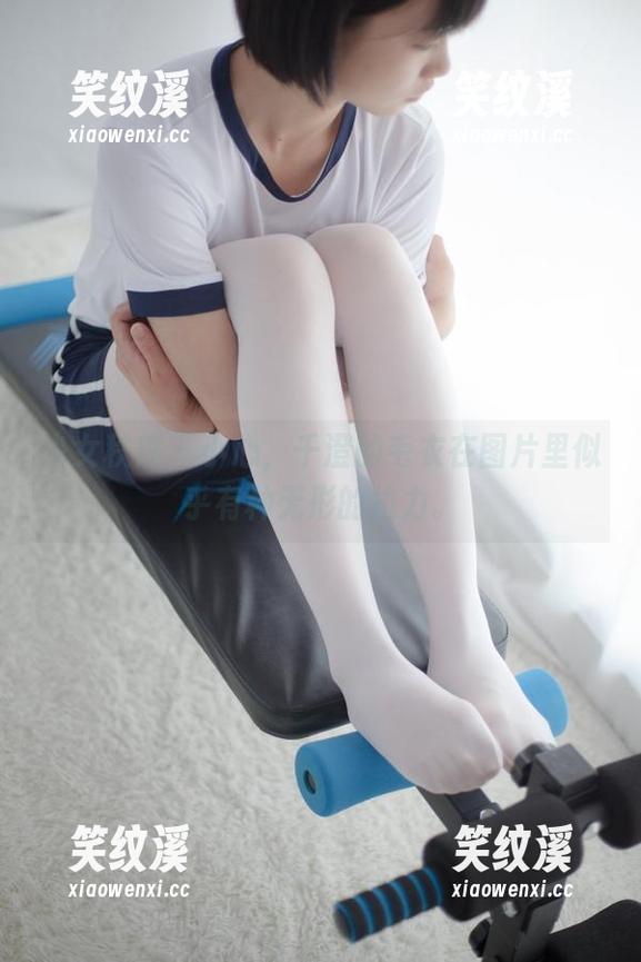 少女秩序-千澄 少女秩序 - 小心,千澄的毛衣在图片里似乎有种无形的拉力。