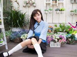 尤果网 – 疯狂姿态！米妮的最新牛仔裤写真，一场不付钱的秀！