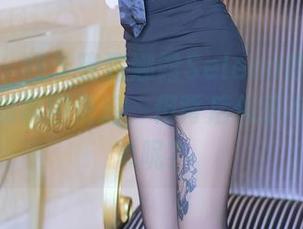 尤蜜荟 – 终于等到娜露Selena的新更新，清纯的氛围依旧，但背后似乎有点不简单呢？