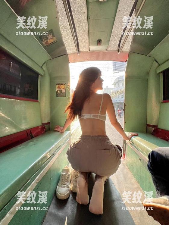 就是阿朱啊 微密圈 - 就是阿朱啊的女仆与猫分享图集,真有一种“一喵一女仆”的奇妙搭配。