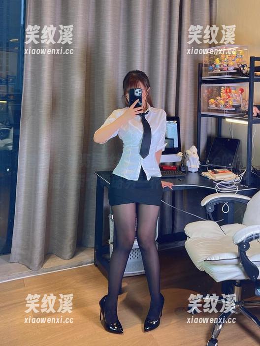 张思允nice 微密圈 - 油亮黑丝制服,张思允nice的高清照片带你领略另一种不羁的美。