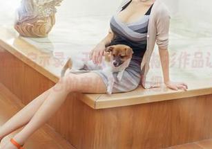 推女郎 – 网盘启示录:王依萌的白衬衫作品让我意识到自己的穿搭有多无趣。