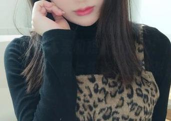 只想说，木之本果和短裤的搭配：原图里尽是随意，照片却透出些微张扬