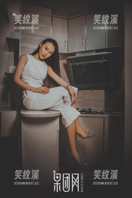 果团网-王语纯 果团网 - 王语纯的圣诞写真,图集中每一位小精灵都别有用心