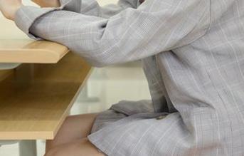 梦丝女神 – 想象苏柔穿着白裙走过小路，别忘了赶快下载图包刮刮乐哦。