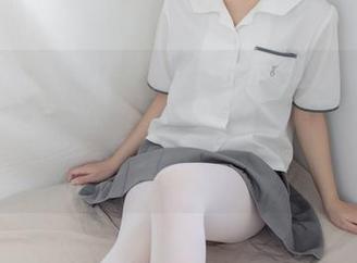 森萝财团 – 这套“小七女孩”作品，完全抛开了修饰，真实又直白，无圣光的画面就像在看她的日常。