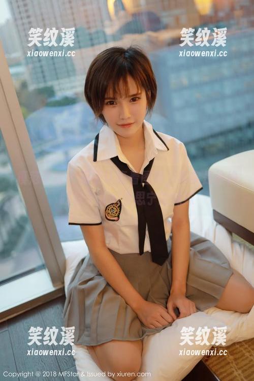 模范学院-SiByl李思宁 模范学院 - 假装认真看图库,其实是偷偷盯着SiByl李思宁的妹妹