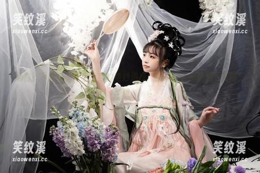 爆机少女喵小吉 黑白?是爆机少女喵小吉的绝妙选择,美图看了一遍想下载第二遍。