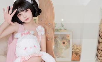 看爆机少女喵小吉镂空写真，偶尔让人联想到窗帘后面的秘密