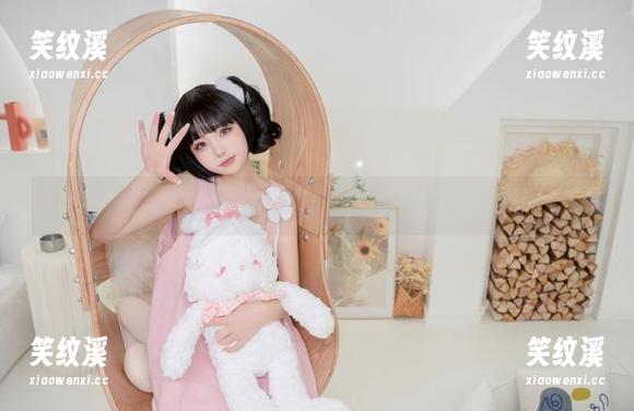 看爆机少女喵小吉镂空写真，偶尔让人联想到窗帘后面的秘密