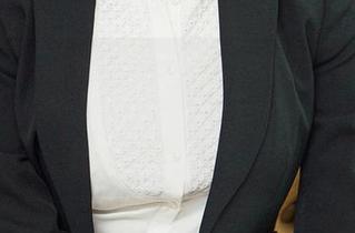 爱尤物 – 陆萱萱cecilia的礼服实在太好，完全颠覆了我对“礼服”的理解，随便转个身就是一幅原图和写真了！
