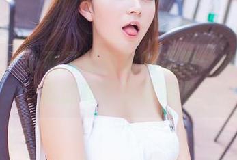 爱蜜社 – 小丽莎萌萌哒的美图：油亮得比我的嘴巴还要润滑
