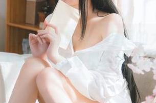 为啥瓜希酱的美腿就像一条腿的大会?因为太惹眼,转移视线的魔术!