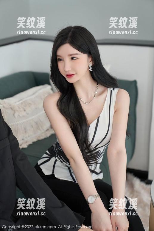 秀人网 - Elise谭晓彤的短裤套图，实在太完美了，连钟表都得停下来画圈圈！