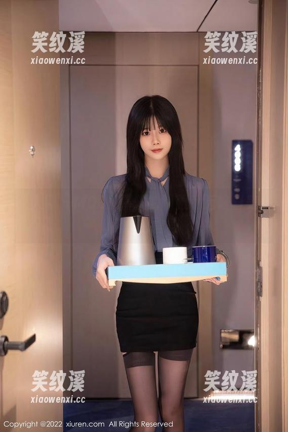 秀人网-MOON嘉依 秀人网 - MOON嘉依的制服,运输着美图的秘密信号