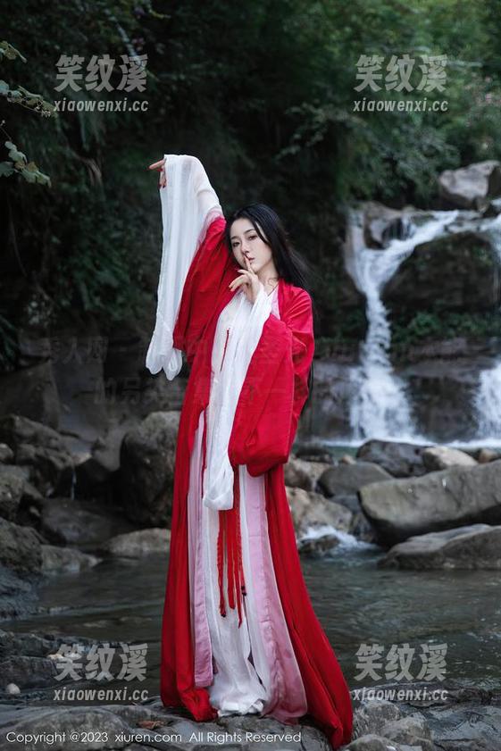 秀人网-luvian本能 秀人网 - 制服中的无圣光,luvian本能的另类合集,不一样的风景。