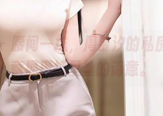 秀人网 – 腰间一抹，周慕汐的私房写真肆意展现裤里丝的诗意。